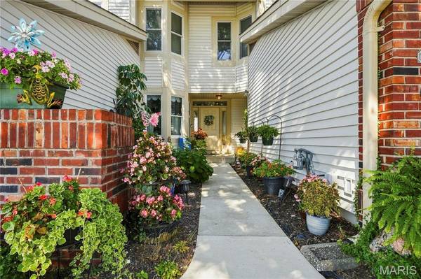 1119 Field Pointe LN, St Louis, MO 63146