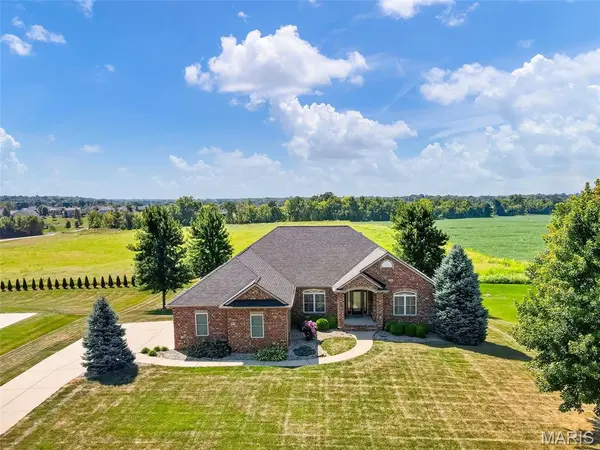 558 Lacroix WAY, Columbia, IL 62236