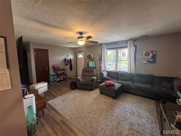 1212 Highway J, New Florence, MO 63363