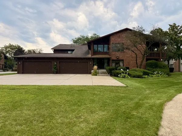 3105 Toulon DR, Northbrook, IL 60062