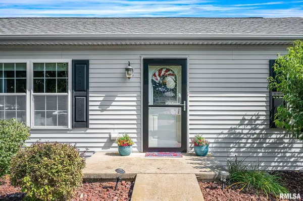 1921 BLUEBIRD DR, Galesburg, IL 61401