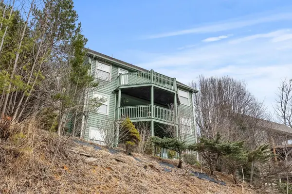 907 Smoky Bears Way, Gatlinburg, TN 37738