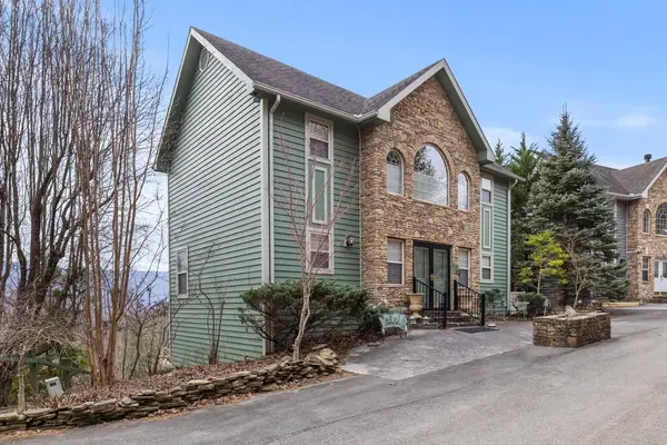 907 Smoky Bears Way, Gatlinburg, TN 37738