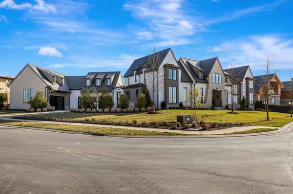8001 Backwoods Pvt Dr, College Grove, TN 37046