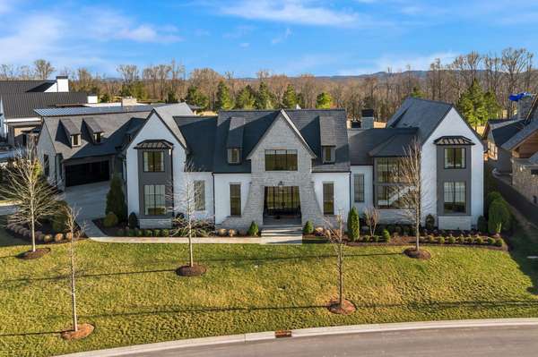 8001 Backwoods Pvt Dr, College Grove, TN 37046