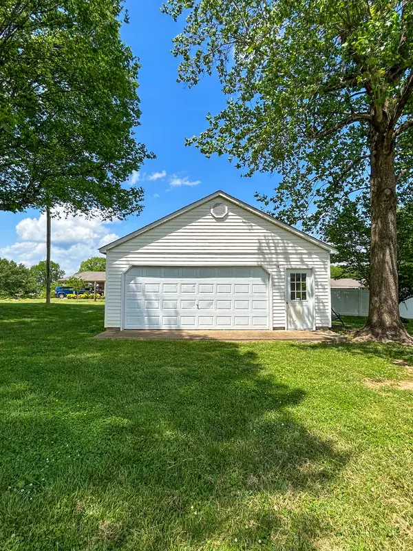 180 Hillcrest Dr, Bruceton, TN 38317