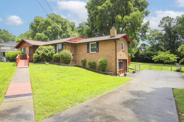 712 Robert Burns Dr, Nashville, TN 37217