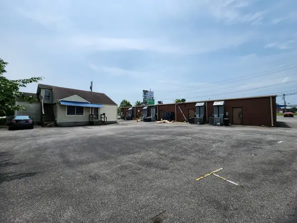 1681 Fort Campbell Blvd, Clarksville, TN 37042
