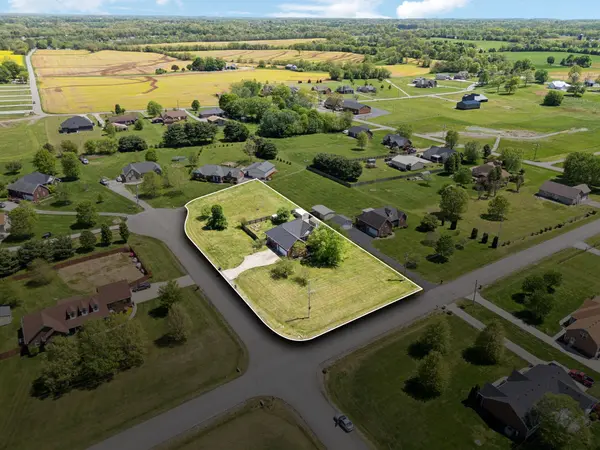 1000 Roland Ct, Cottontown, TN 37048