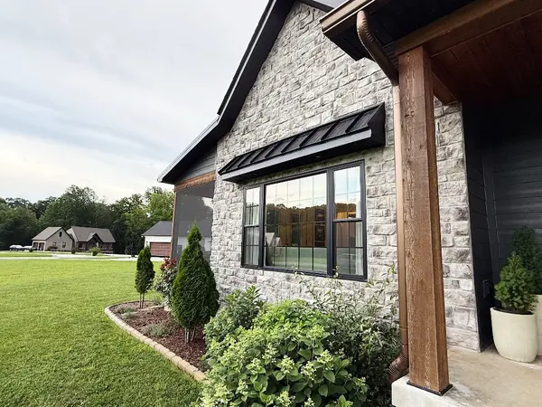 1782 Honey Ln, Estill Springs, TN 37330