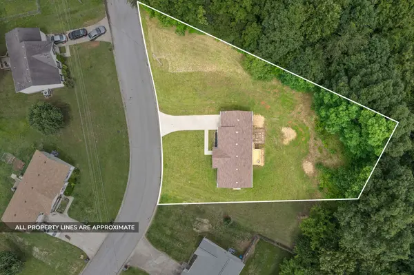 271 Golden Pond Ave, Oak Grove, KY 42262