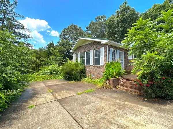 104 Tobaccoport Dock Rd, Bumpus Mills, TN 37028