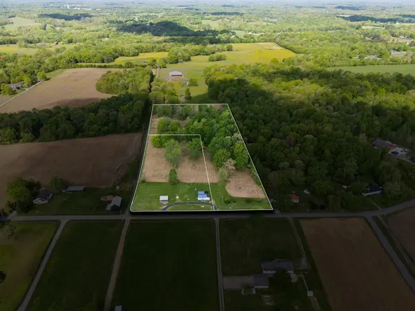 3410 W Stroudville Rd, Cedar Hill, TN 37032