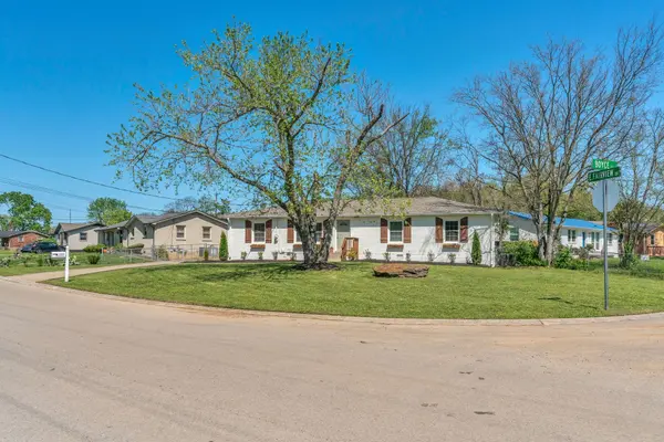 120 E Fairview Dr, Nashville, TN 37218