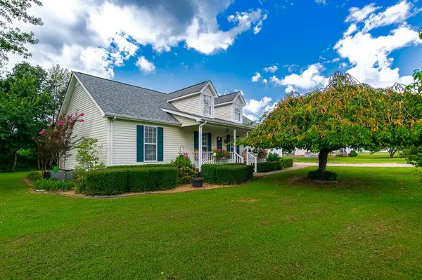 8 Long Meadow Dr, Fayetteville, TN 37334