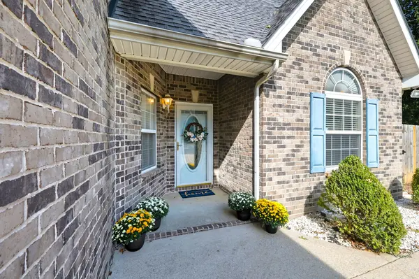 2031 Summit Ln, La Vergne, TN 37086