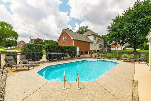 200 Arrowood Dr, Cottontown, TN 37048
