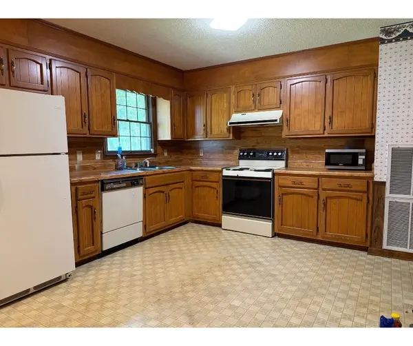 131 Washington St, Celina, TN 38551