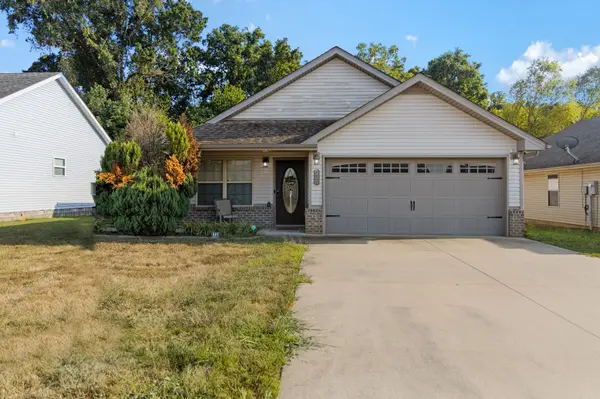233 Azalea Dr, Oak Grove, KY 42262