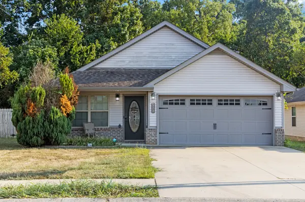 233 Azalea Dr, Oak Grove, KY 42262