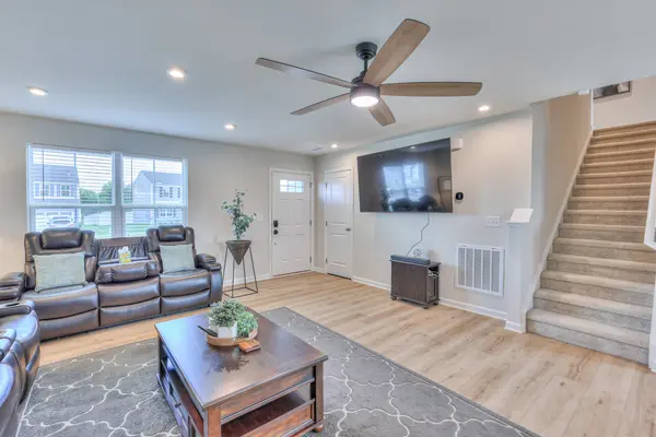 925 Kalu Dr, Murfreesboro, TN 37130