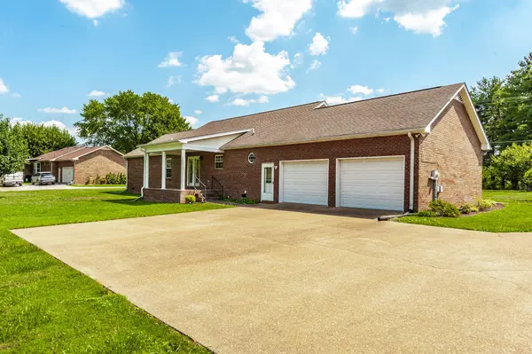 604 N Russell St, Portland, TN 37148