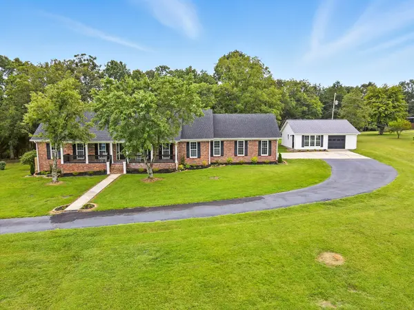 24 Lovers Ln, Fayetteville, TN 37334