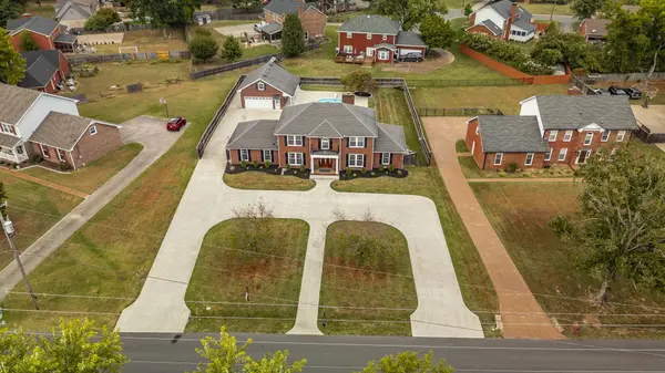700 Cumberland Hills Dr, Hendersonville, TN 37075