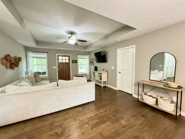 1119 Smiley Troutt Rd, Bethpage, TN 37022