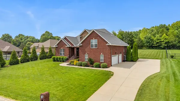 111 Renee Ct, Cottontown, TN 37048