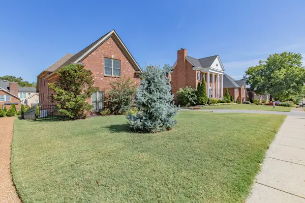138 N Country Club Dr, Hendersonville, TN 37075