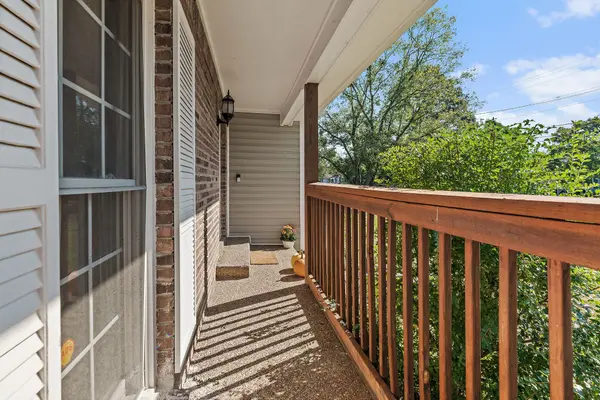 912 Harpeth Bend Dr, Nashville, TN 37221