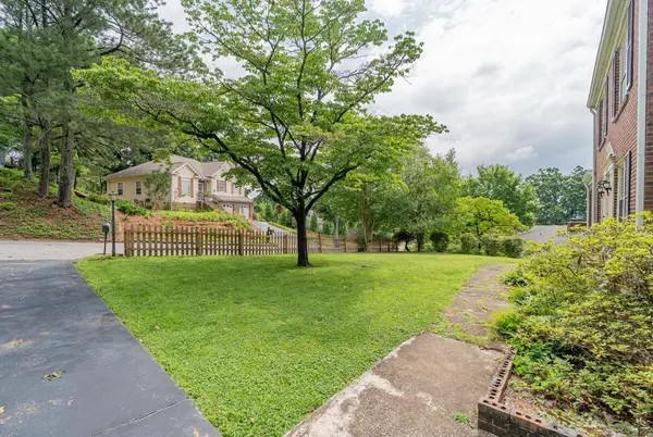 2718 Fairview Drive, Chattanooga, TN 37406
