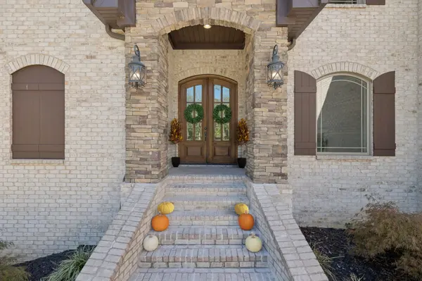 1040 Washington Dr, Cottontown, TN 37048