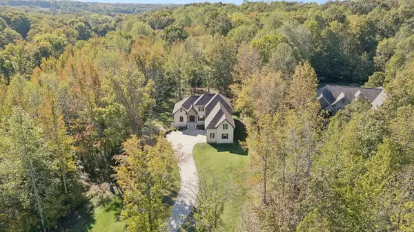 1040 Washington Dr, Cottontown, TN 37048