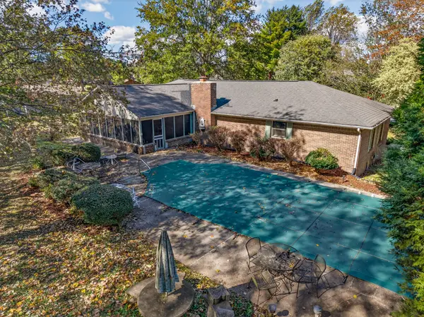 808 Fairway Dr, Fayetteville, TN 37334
