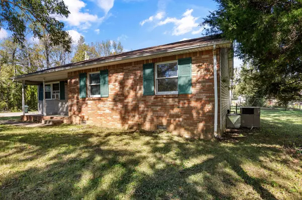 118 A G Myatt Dr, Dickson, TN 37055