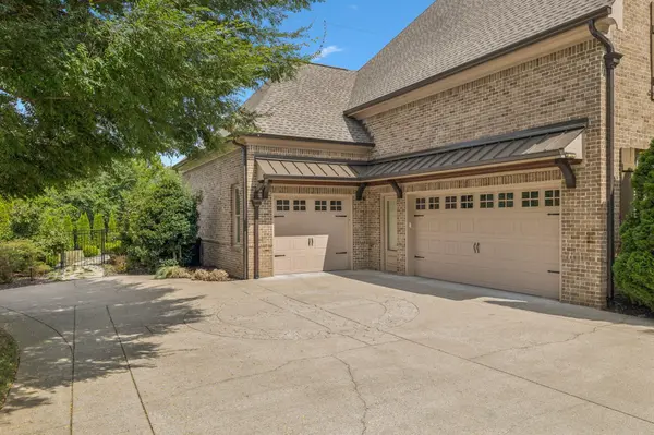 2433 Durham Manor Dr, Franklin, TN 37064