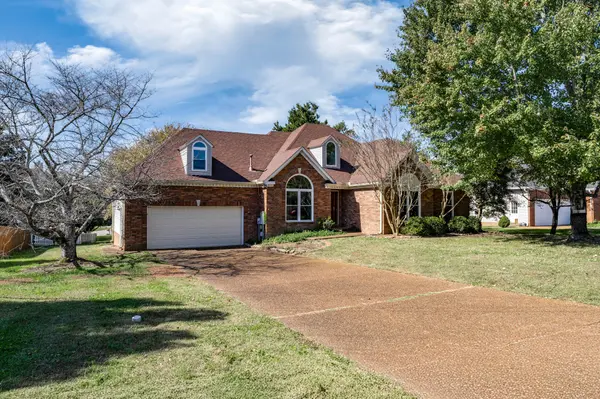2946 Iroquois Dr, Thompsons Station, TN 37179