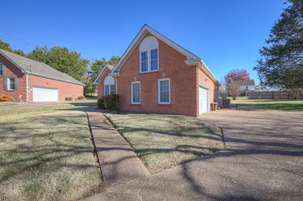 5224 Lana Renee Ct, Hermitage, TN 37076
