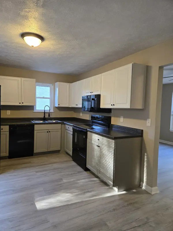 6C Cable Rd, Oak Grove, KY 42262