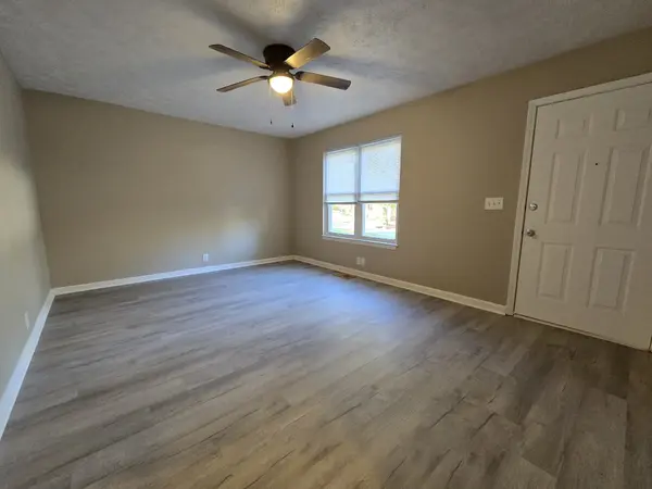 6C Cable Rd, Oak Grove, KY 42262