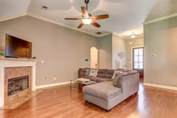 10464 REDMOND CIR, Cordova, TN 38016