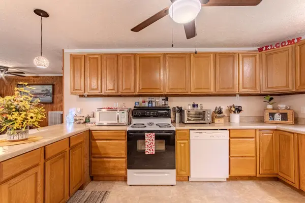 85 NELLS KNOB CV, Bath Springs, TN 38311