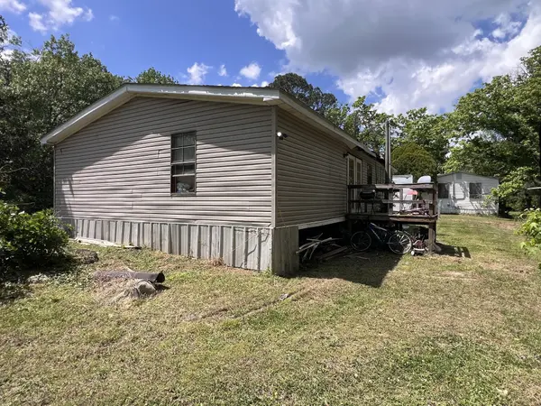 616 Powell St, Paris, TN 38242