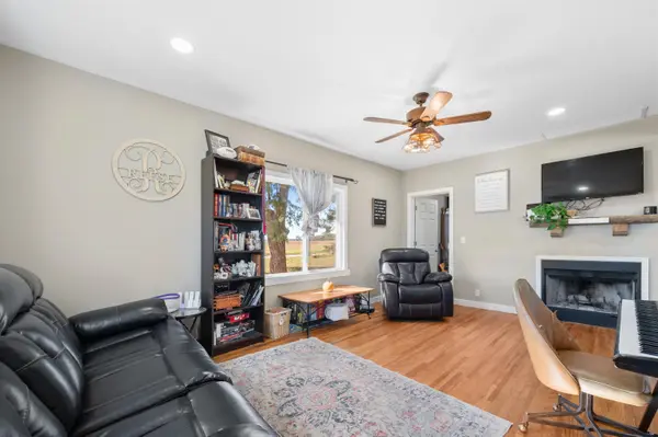 5202 N Willow Lake, Burrton, KS 67020