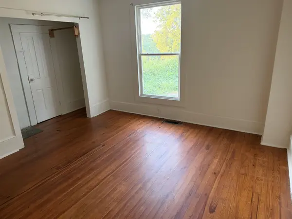 5 Arkmain St ST, Spartanburg, SC 29306