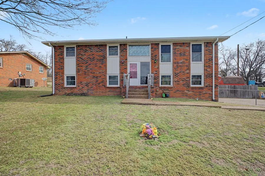 311 Donna Dr, Hendersonville, TN 37075