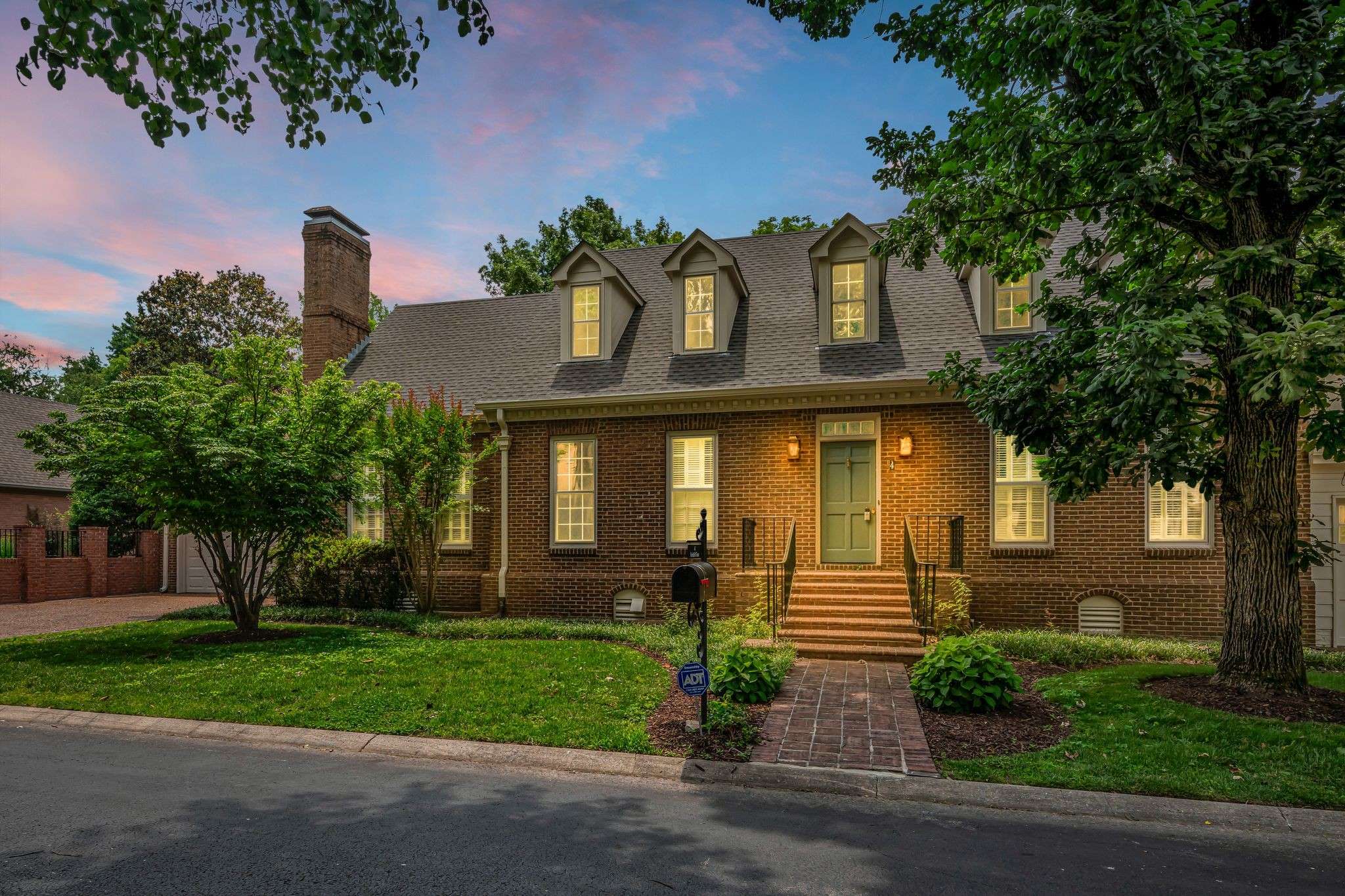 4 Foxhall Close, Nashville, TN 37215