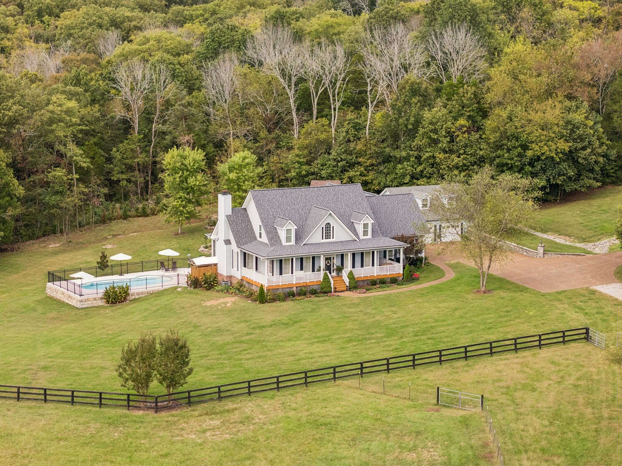 1909 Dr Robinson Rd, Spring Hill, TN 37174
